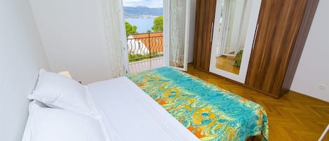 Fer et planche Ă repasser, accĂšs au Wi-Fi (inclus), literie fournie