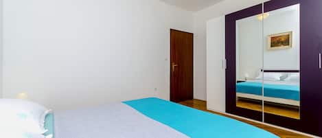 熨斗/熨衣板、免費無線上網、床單