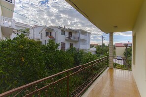 Iron/ironing board, free WiFi, bed sheets - House Marija (Trogir)