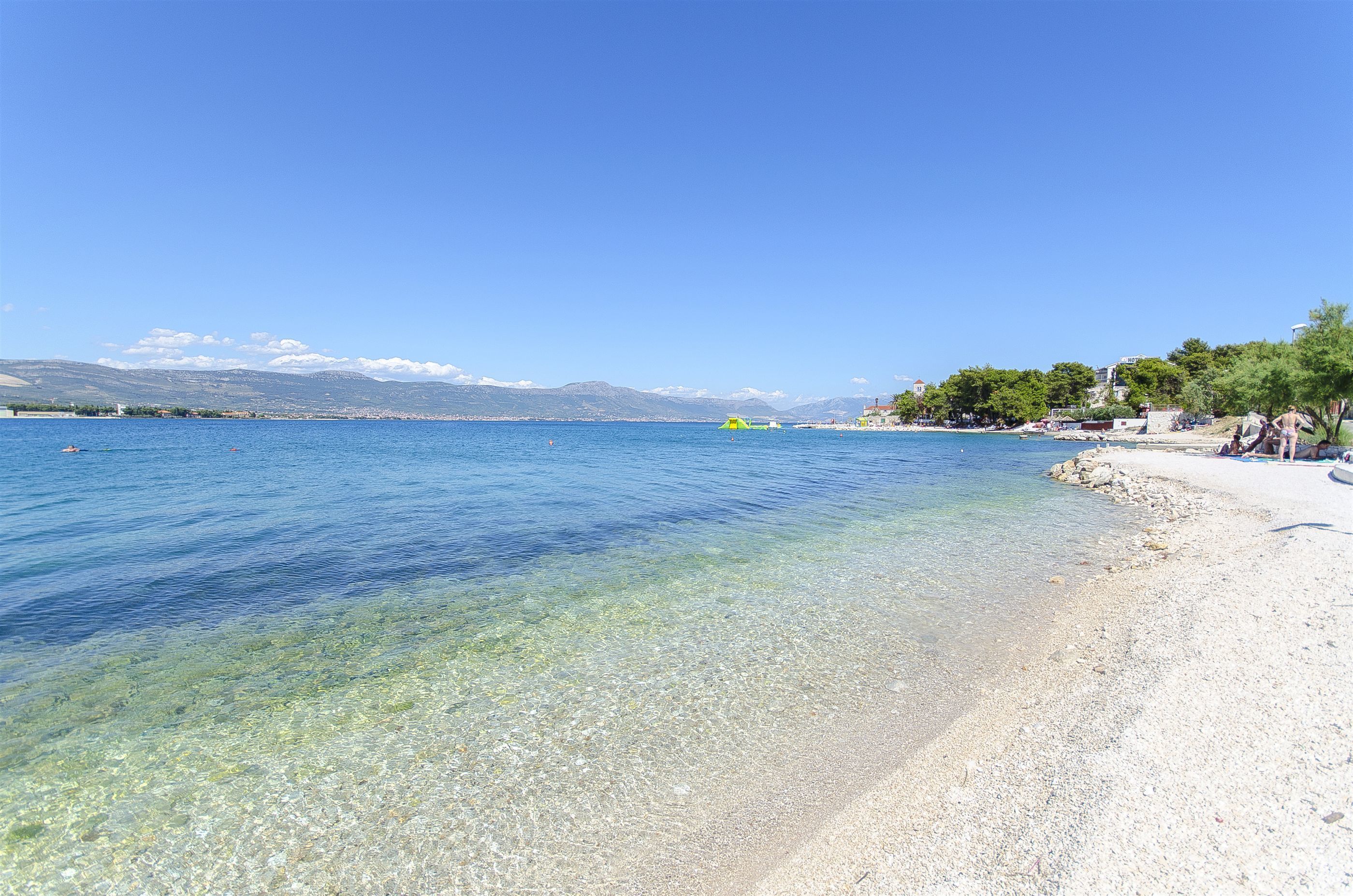 بالقرب من الشاطئ