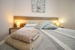 Apartment (A2) | Zimmersafe, Bügeleisen/Bügelbrett, kostenloses WLAN