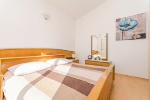 Room (S1) | Free WiFi - Apartment and Rooms Radojka (Primosten)