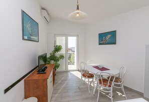 Leilighet (A1) | Eget kjøkken | Kjøleskap, ovn, kokeplater og kaffetrakter/tekoker