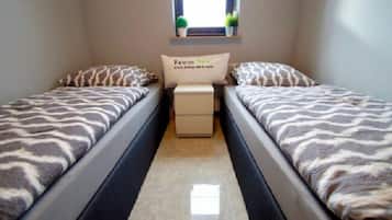 3 habitaciones, escritorio, tabla de planchar con plancha y wifi gratis