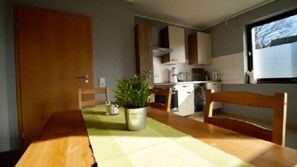 Apartment (Endreinigungsgebühr EUR 80) | Eigene Küche | Kühlschrank, Mikrowelle, Ofen, Herdplatte