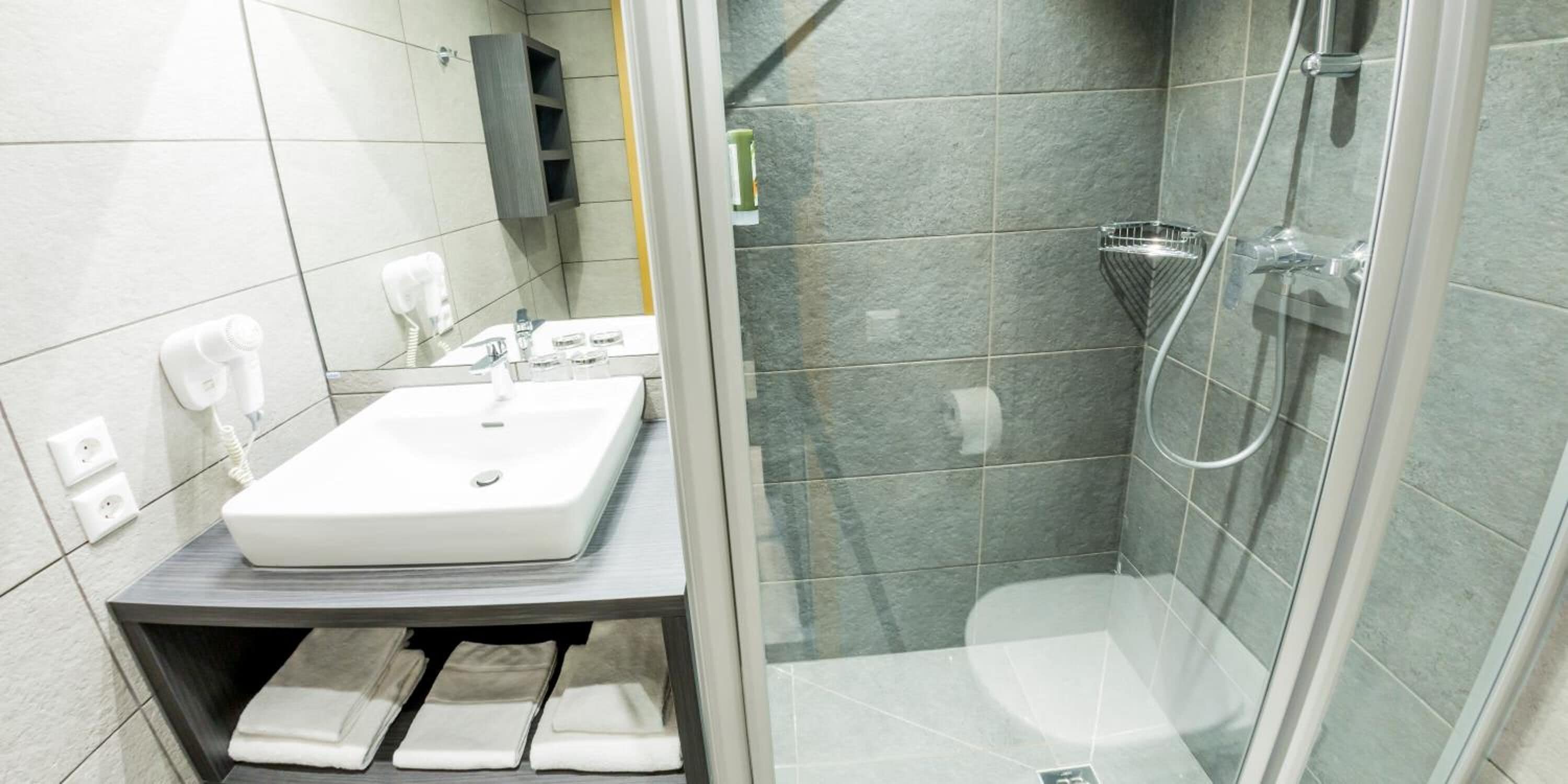 standard single room | bathroom | shower, hair dryer, towels