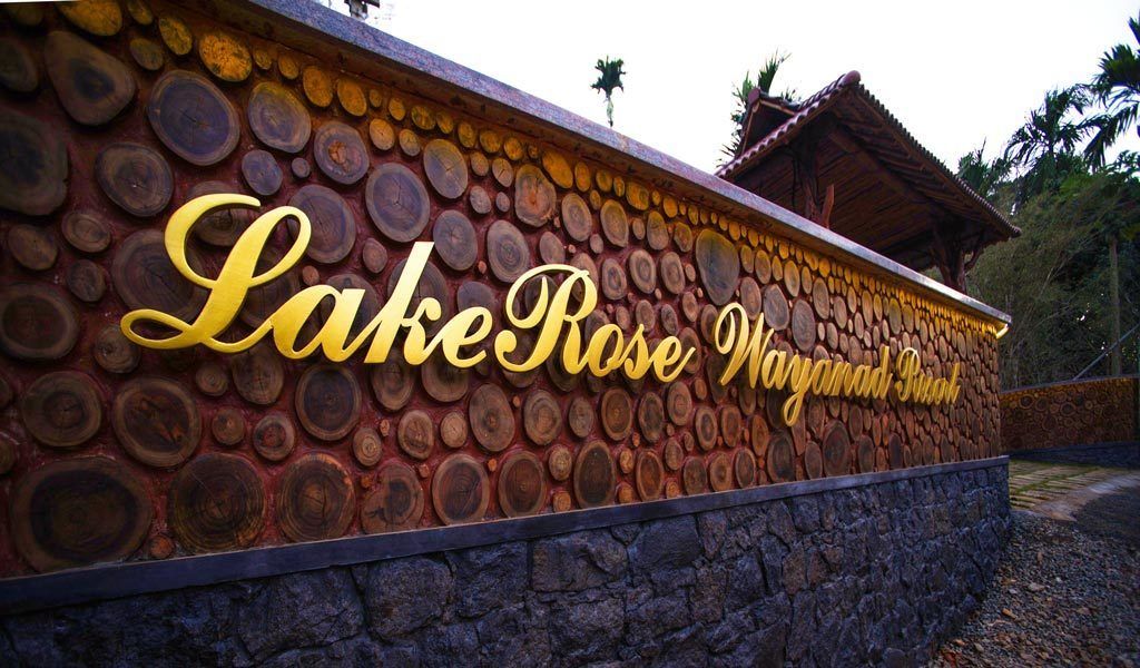 A wall with a circular pattern and the text "Lake Rose Waterfront Resort".