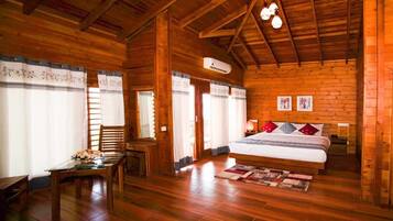 Waterfront Grandeur Room | 1 bedroom, Egyptian cotton sheets, premium bedding, down duvets