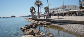 Phaedrus Living: Seaside Luxury Flat Lighthouse 68