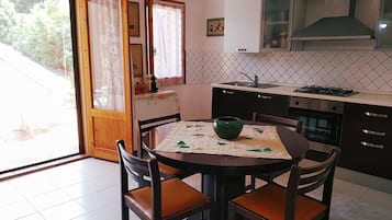 Réfrigérateur, micro-ondes, four, lave-vaisselle