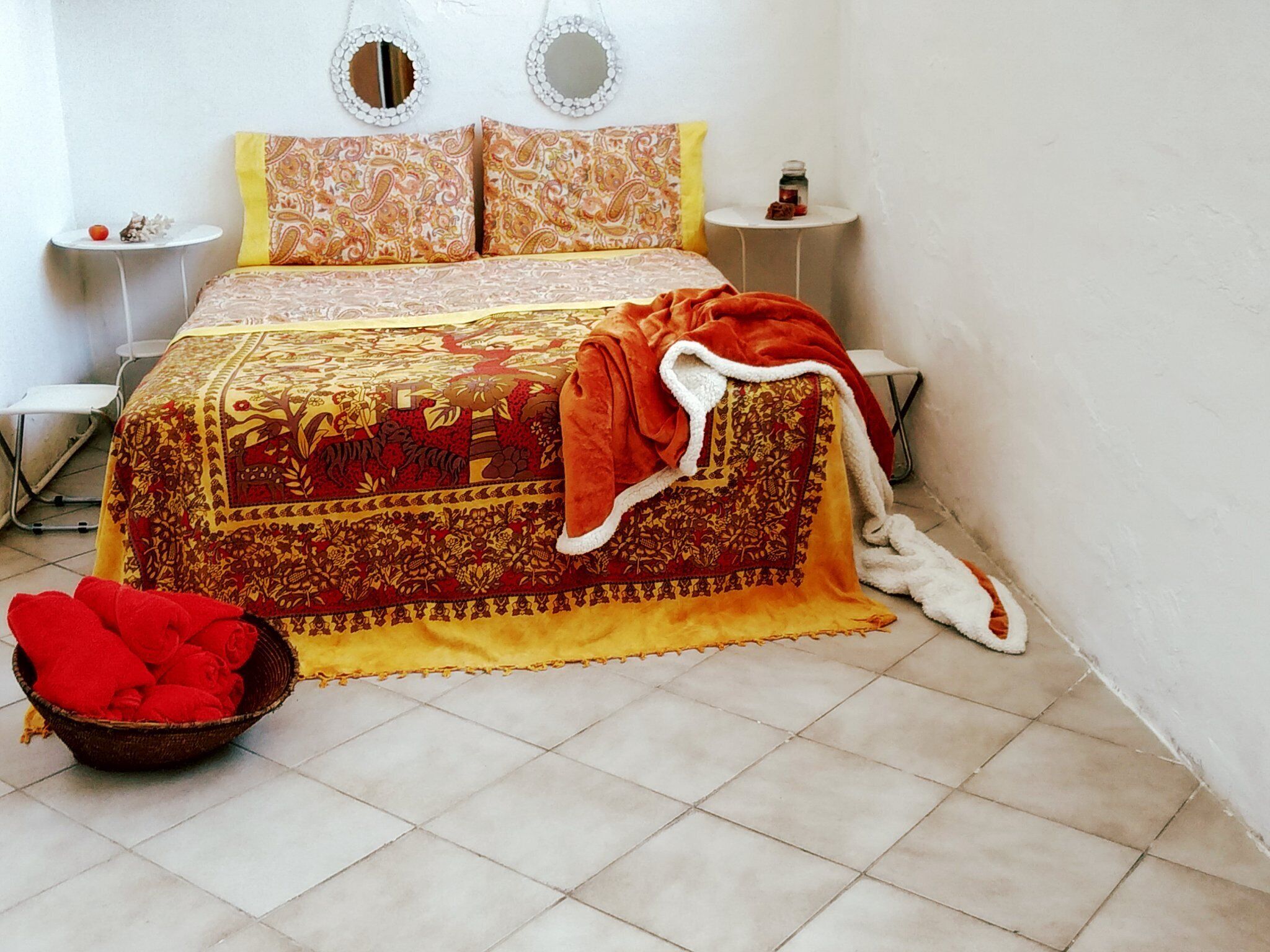 3 bedrooms, iron/ironing board, bed sheets