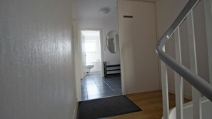 2 Schlafzimmer, individuell dekoriert, individuell eingerichtet