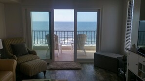 Smart TV - LUXURIOUS OCEANFRONT  CONDO!  YOU AND YOUR FAMILY DESERVE THIS PLACE! (North Myrtle Beach)