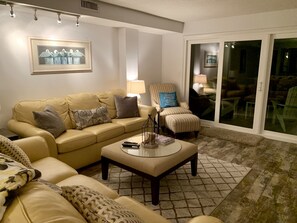 Smart TV - LUXURIOUS OCEANFRONT  CONDO!  YOU AND YOUR FAMILY DESERVE THIS PLACE! (North Myrtle Beach)