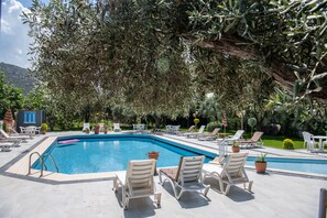 Alberca al aire libre por temporada