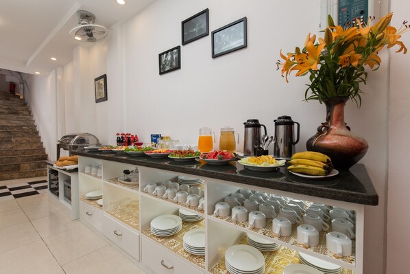 Breakfast, lunch, dinner served; local and international cuisine - Hanoi Cozy House (Hanoi)