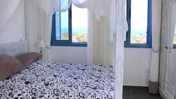 Soundproofing, iron/ironing board, free WiFi
