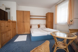Blackout curtains, cots/infant beds, free WiFi, bed sheets - DEVA Aparthotel Egger (Schechen)
