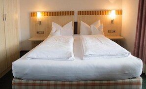 ستائر تعتيم وأسرّة أطفال/رضّع وواي فاي مجانًا وملاءات أسرّة