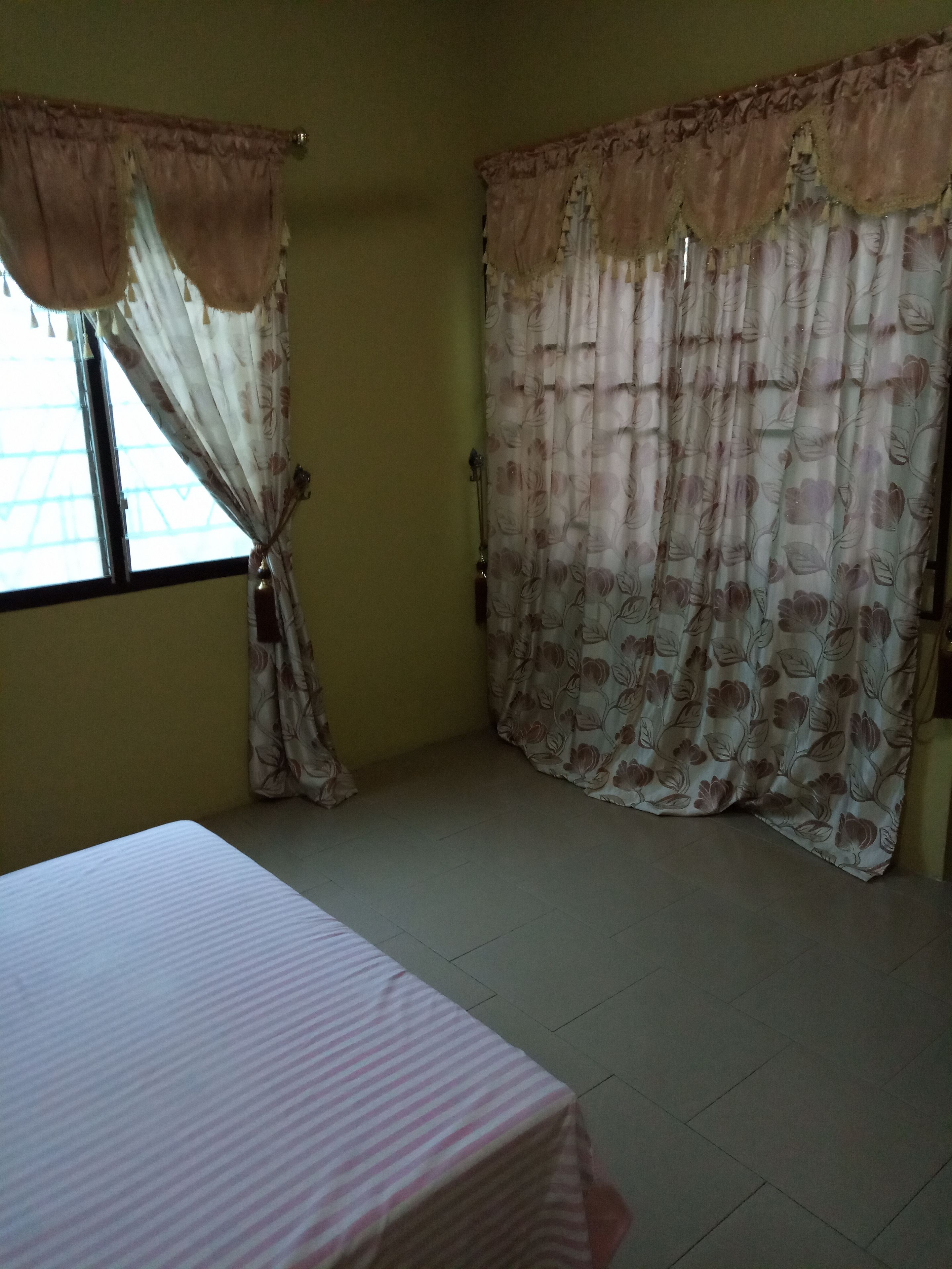 In-room safe, iron/ironing board, bed sheets