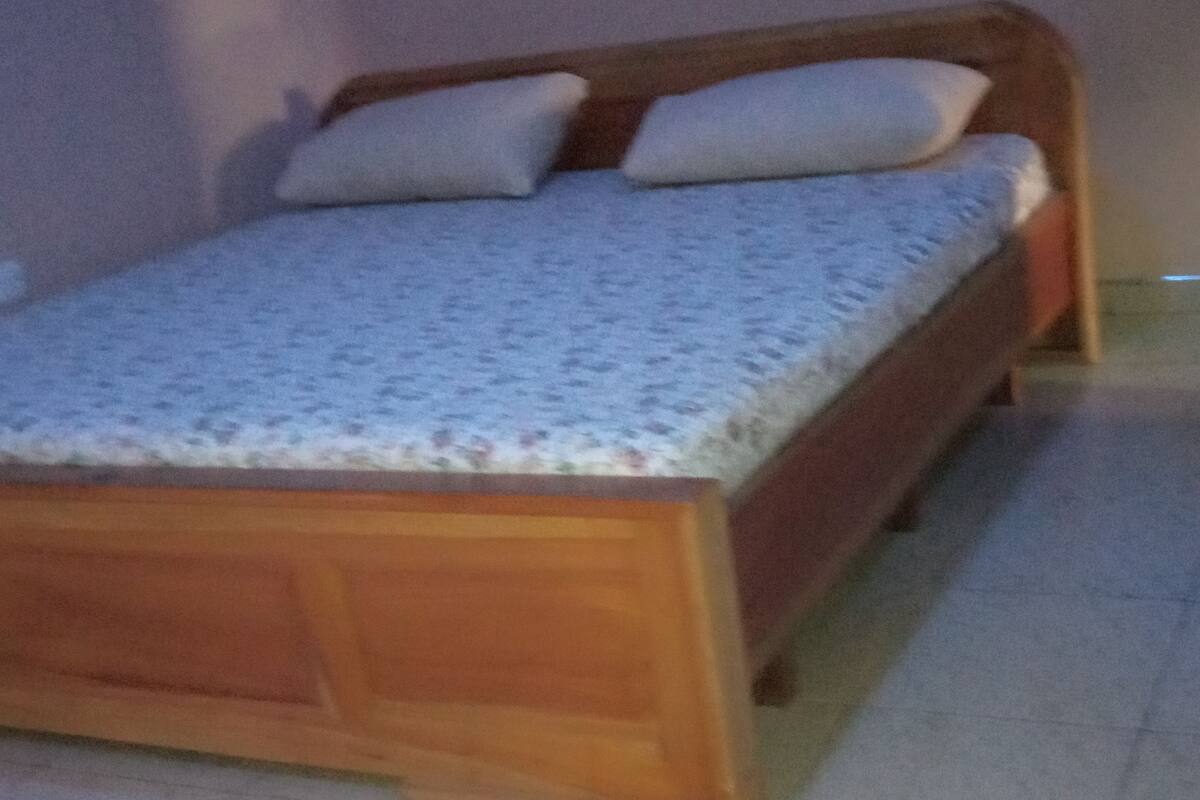 In-room safe, iron/ironing board, bed sheets