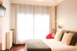 Soundproofing, free cribs/infant beds, free WiFi, bed sheets - Pensión Aia (San Sebastián)
