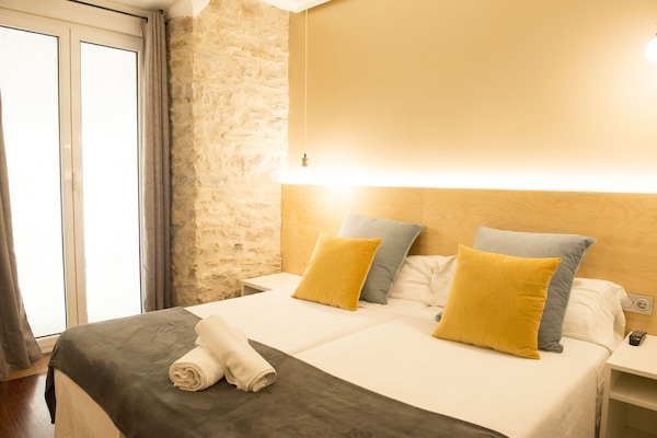 Kahden hengen huone, jaettu kylpyhuone (with shower in room, exterior) | Äänieristys, ilmaiset vauvansängyt, ilmainen Wi-Fi, vuodevaatteet