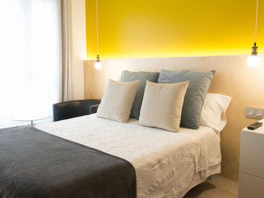 Quarto casal, banheiro privativo | Quartos à prova de som, berços grátis, Wi-Fi de cortesia, roupa de cama