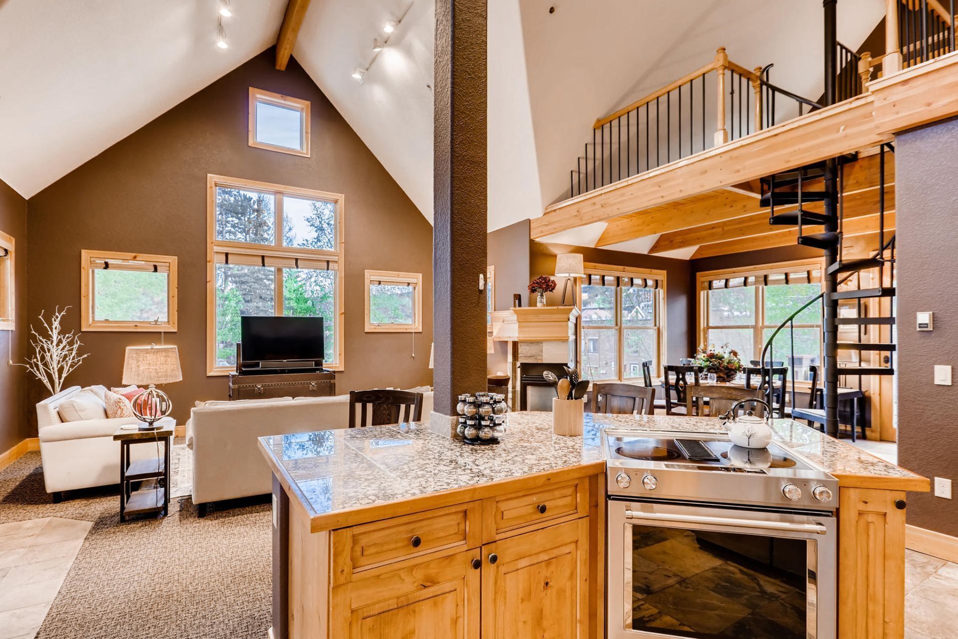 المنشأة من الداخل