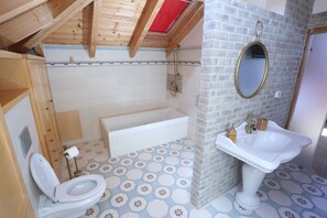 Hair dryer, towels - In magical Baka, luxury rooftop Chalet style (Jerusalem)