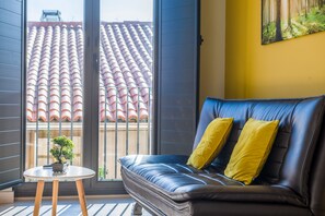 Lejlighed - 2 soveværelser - balkon | Opholdsområde | Fladskærms-tv