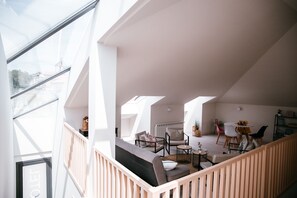 Coin salon dans le hall