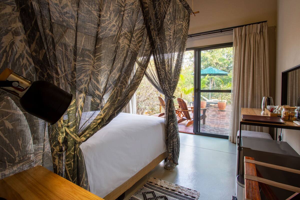 Executive Suite | Minibar, in-room safe, individually decorated, desk