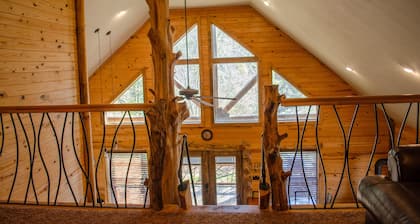 Family friendly cabin with an exclusive view of a waterfall on the Okatoma River