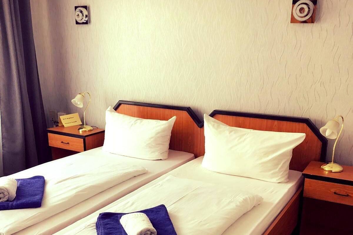 Cots/infant beds, free WiFi