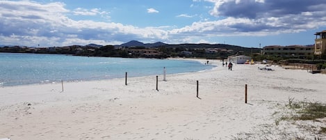 Una spiaggia nelle vicinanze