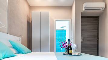 Camera tripla | Con stile personalizzato, con arredamento individuale, una scrivania