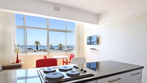 Apartament bàsic, 1 dormitori | Cuina privada | Frigorífic gran, microones, forn i placa de cuina 