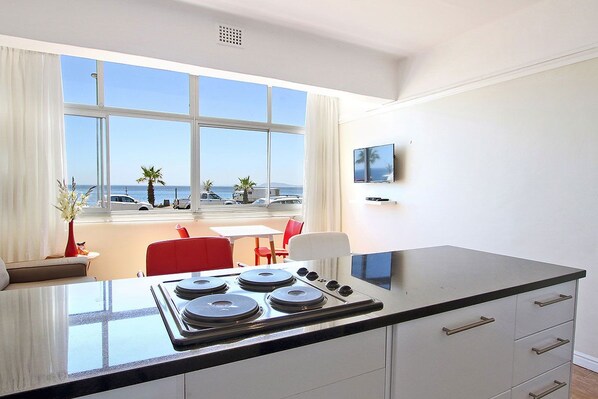 Basic Apartment, 1 Bedroom | Private kitchen | Full-sized fridge, microwave, oven, stovetop - Sandringham 8 (Cape Town)