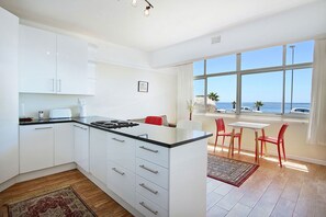 Basic Apartment, 1 Bedroom | Private kitchen | Full-sized fridge, microwave, oven, stovetop - Sandringham 8 (Cape Town)