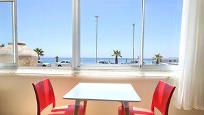Apartament bàsic, 1 dormitori | Zona de menjador de l'habitació