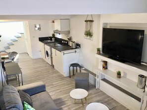 TV, DVD player - Beautiful duplex old Antibes (Antibes)