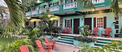 Vista frontal de la propiedad