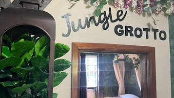 Jungle Grotto Room | Premium-sengetøj, pengeskab på værelset, individuelt design