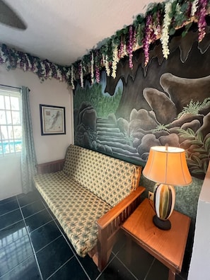 Jungle Grotto Room | Vardagsrum | Platt-tv