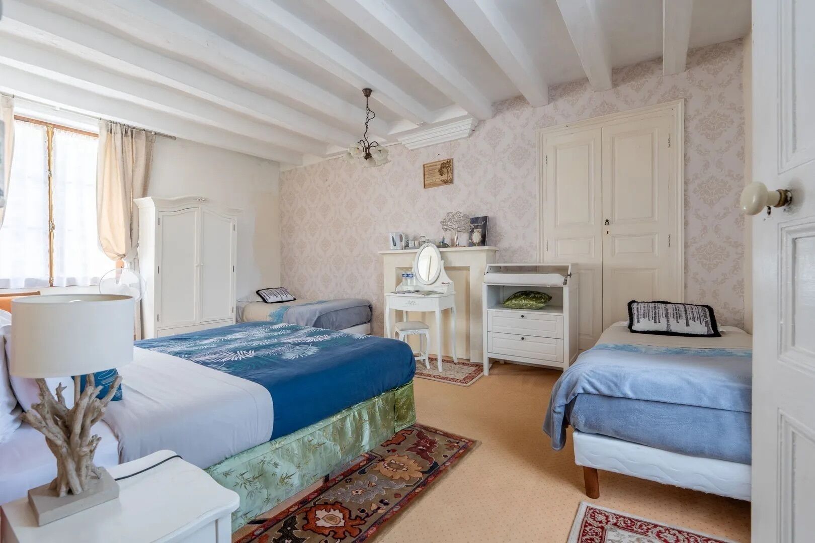 Neljän hengen huone (Les Arbres) | Ylelliset vuodevaatteet, yksilöllisesti sisustettu