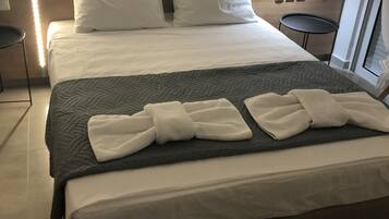 Apartment | Desk, laptop workspace, soundproofing, free WiFi