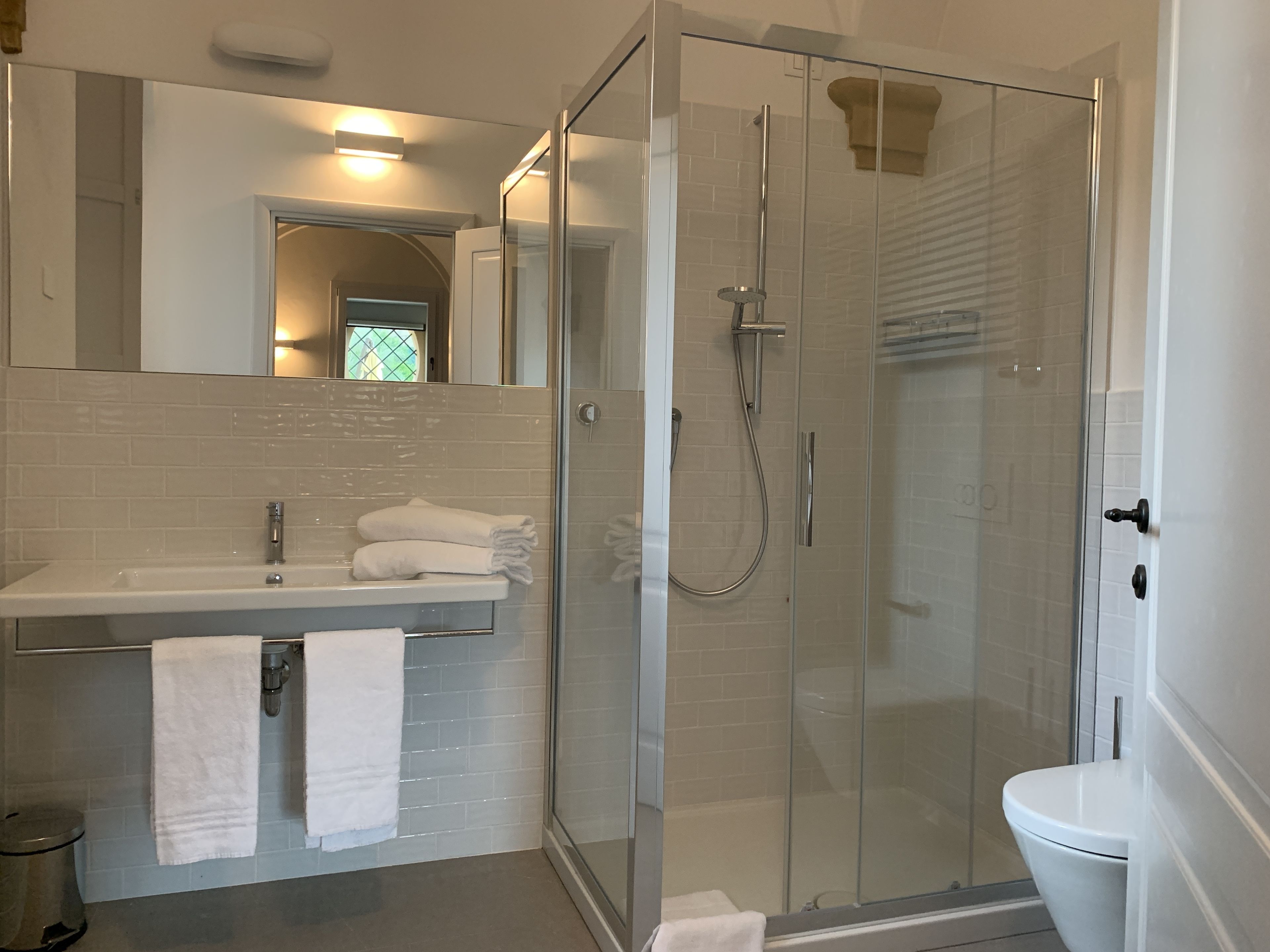 superior room | bathroom | shower, free toiletries, hair dryer, bidet