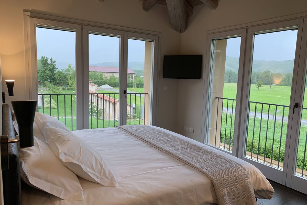 Superior Room | Premium bedding, down duvets, pillow-top beds, soundproofing