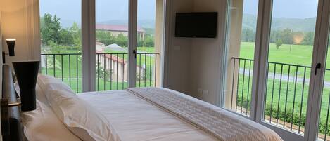 Superior-Zimmer | Hochwertige Bettwaren, Daunenbettdecken, Pillowtop-Betten